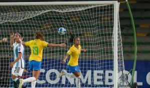 Favoritas brasile&ntilde;as golean a Argentina en Copa Am&eacute;rica