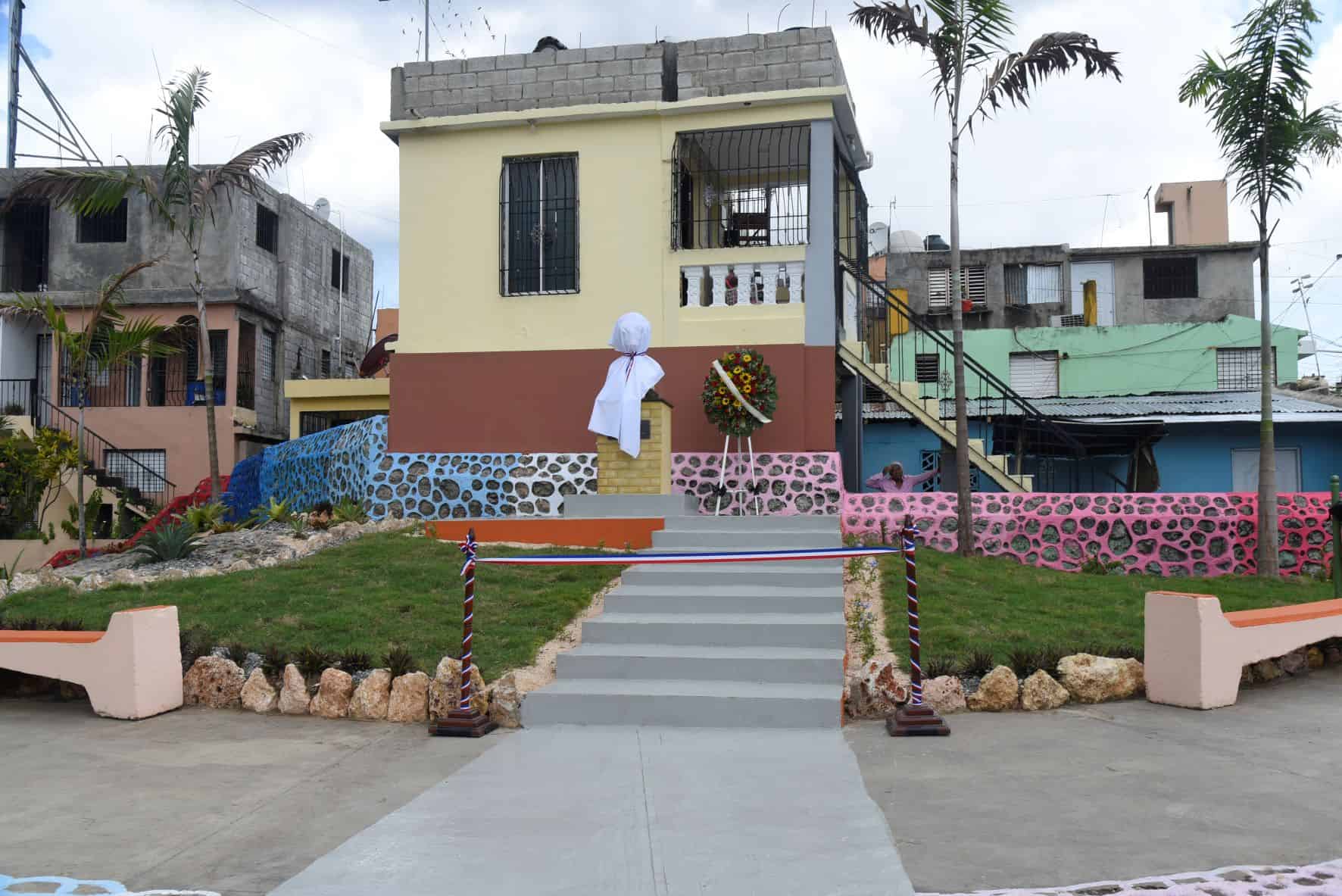 La plaza a la dirigente de izquierda