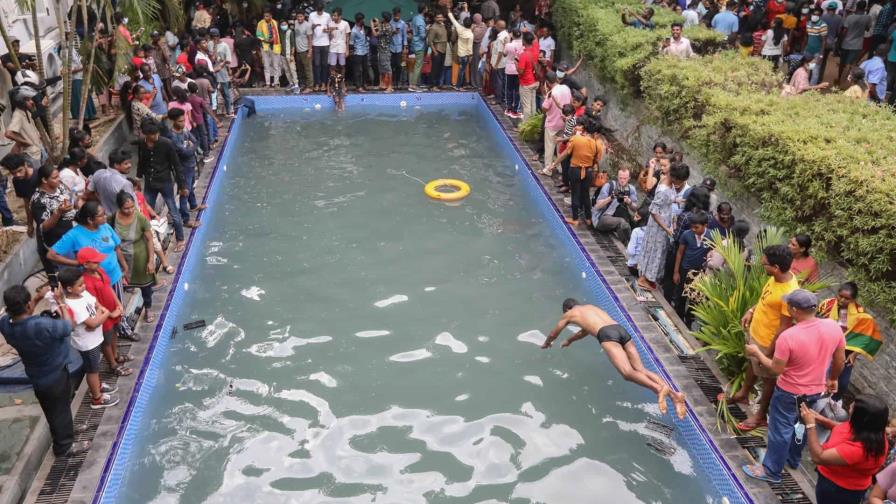 Manifestantes se niegan a dejar palacio en Sri Lanka hasta renuncia del presidente