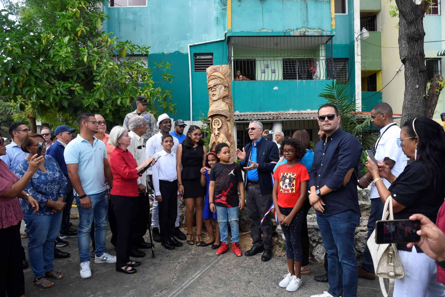 Una obra de escultura fue mostrada durante el acto&nbsp;&nbsp;