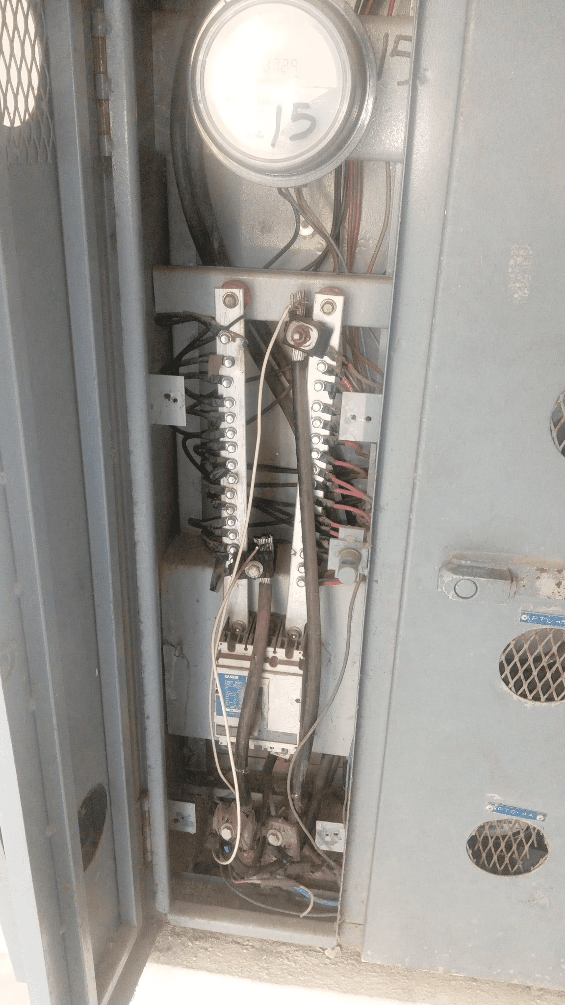 Cableado del contador del Edificio 6 Manzana 4697 en Invivienda 