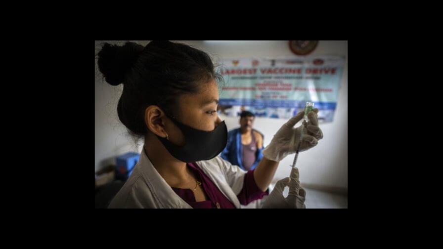 La nueva variante de ómicron preocupa dentro y fuera de India La nueva variante de ómicron preocupa dentro y fuera de India