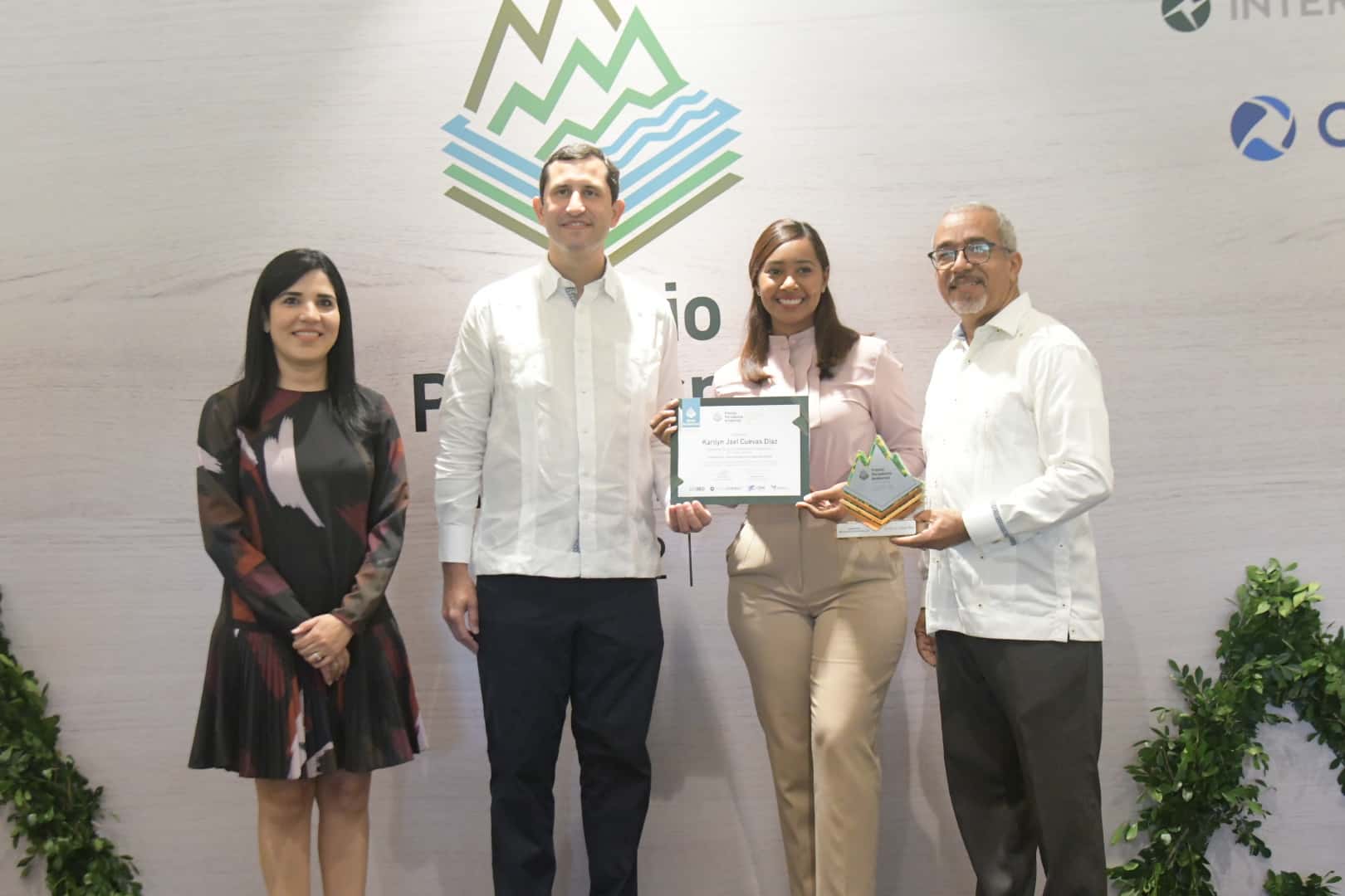 Mariel Bera, Roberto Herrera, Karilyn Jael Cuevas Díaz y Sésar Rodríguez.