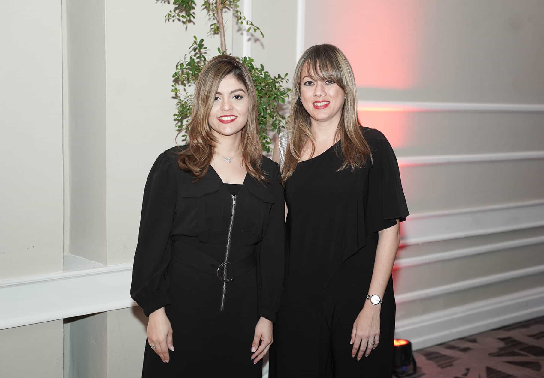 Angie Saviñón y Paola Nivar.