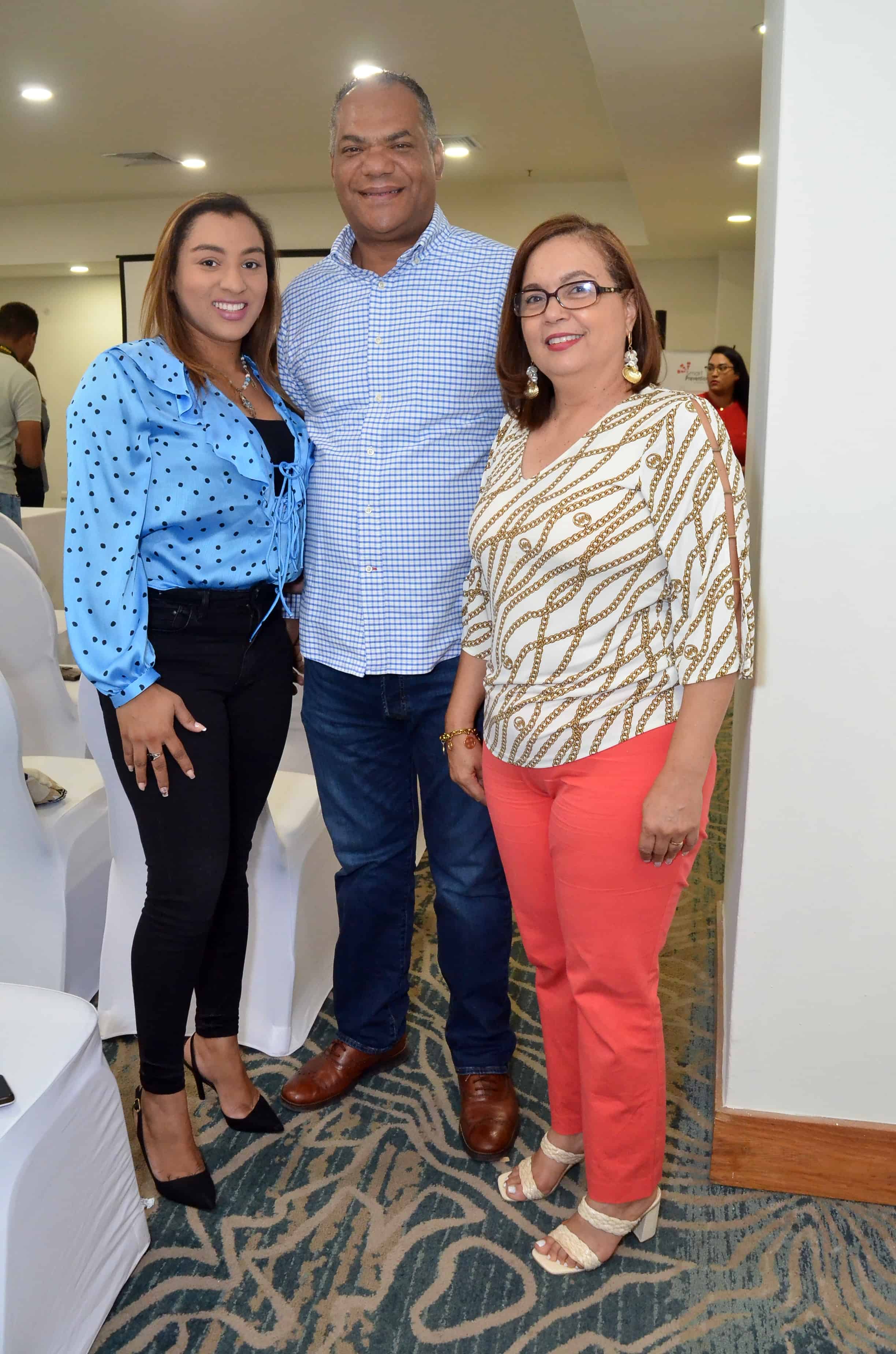 Yissel Alcántara, Henry Sánchez y Danilsa Capellán.