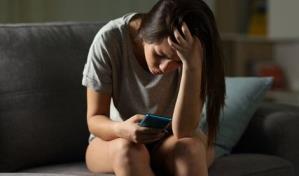 Proyectos de ley buscan cuidar a mujeres de la violencia digital en Argentina