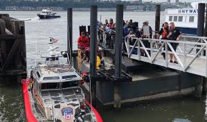 Dos muertos y tres heridos graves al volcar un barco en un río de Nueva York