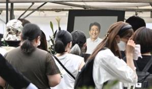 Abe es despedido en un funeral íntimo que ha congregado a miles en Tokio
