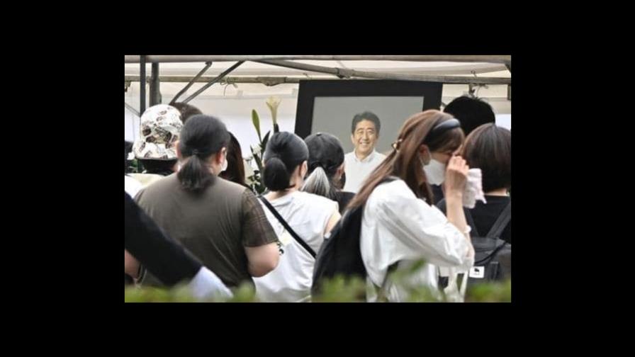 Abe es despedido en un funeral íntimo que ha congregado a miles en Tokio Abe es despedido en un funeral íntimo que ha congregado a miles en Tokio