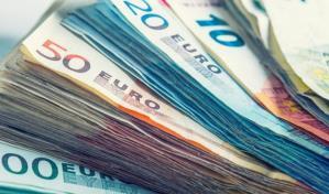 El euro alcanza la paridad con el dólar por primera vez en 20 años