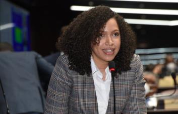 Diputada Juliana ONeal dice salud de pacientes se deteriora por falta de medicamentos de alto costo