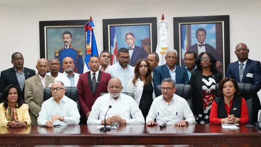 Minerd anuncia “decisión correctiva” de aumento y regularización a técnicos docentes Minerd anuncia “decisión correctiva” de aumento y regularización a técnicos docentes