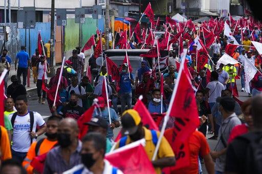 Obreros de Panamá van a huelga por alza de alimentos