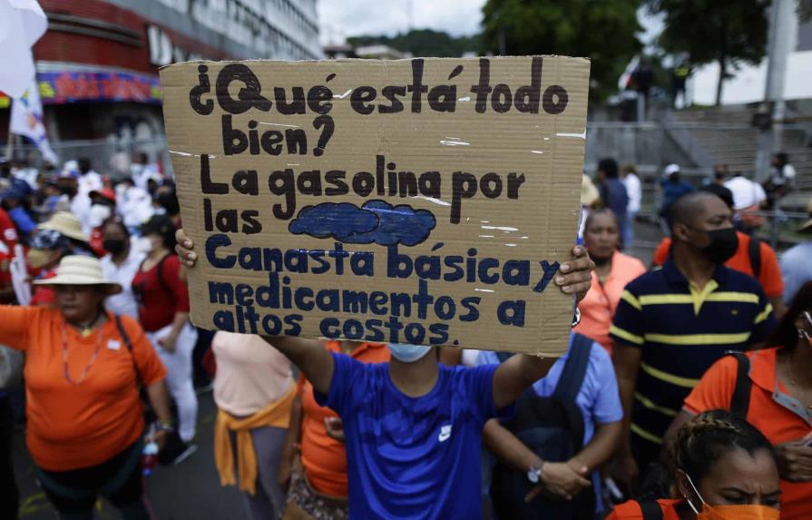 Huelga paraliza construcción y bloqueos impiden abasto de alimentos en Panamá