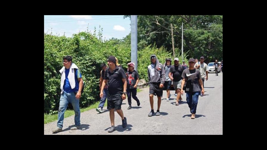 Cientos de venezolanos salen en caravana desde la frontera sur de México Cientos de venezolanos salen en caravana desde la frontera sur de México