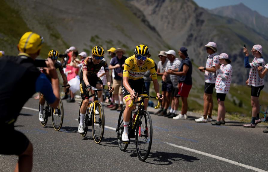 Vingegaard golpea dos veces con victoria de etapa y liderato en el Col du Granon
