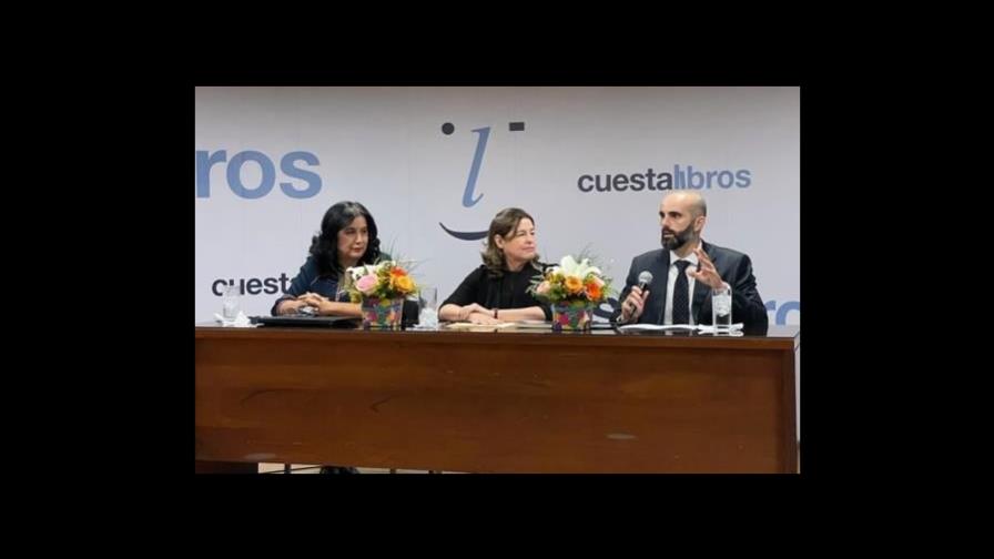 Blanca Jiménez Hernández pone libro de historia en circulación Blanca Jiménez Hernández pone libro de historia en circulación