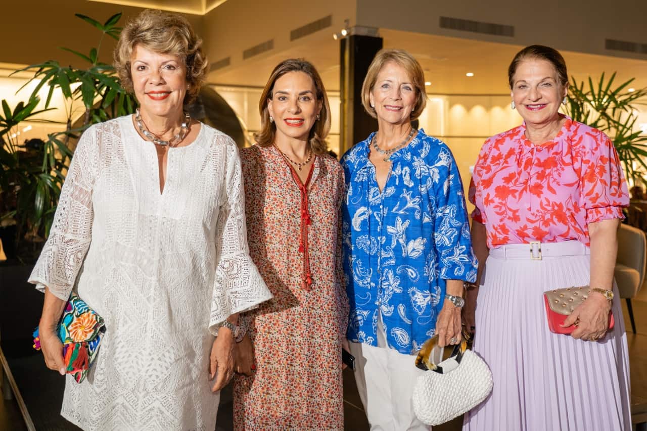 Pilar de Rainieri, Haydée Rainieri, Wanda Pietrantoni y Aurora Alam.