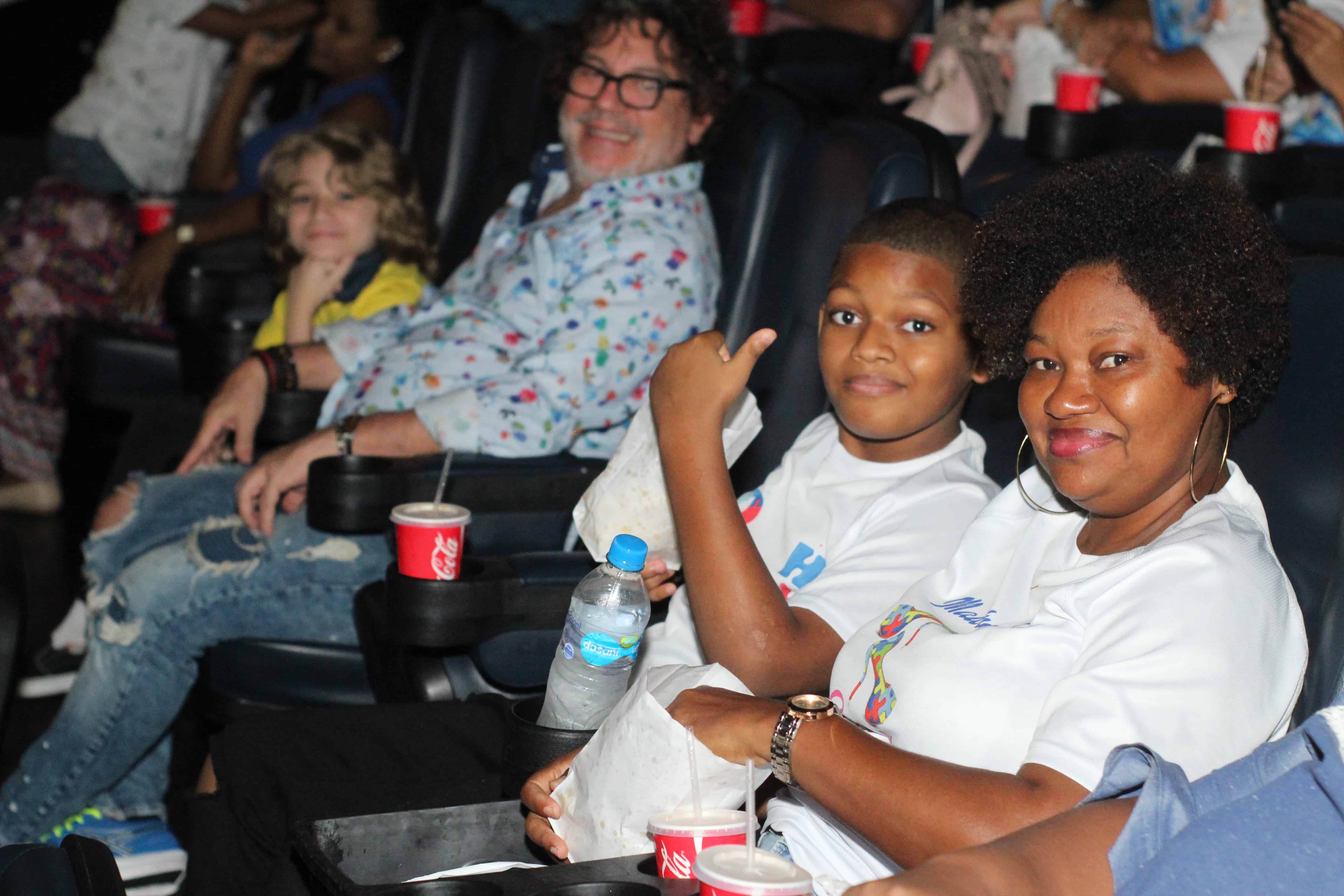 Varias familias y personas con necesidades especiales disfrutaron de la proyección.