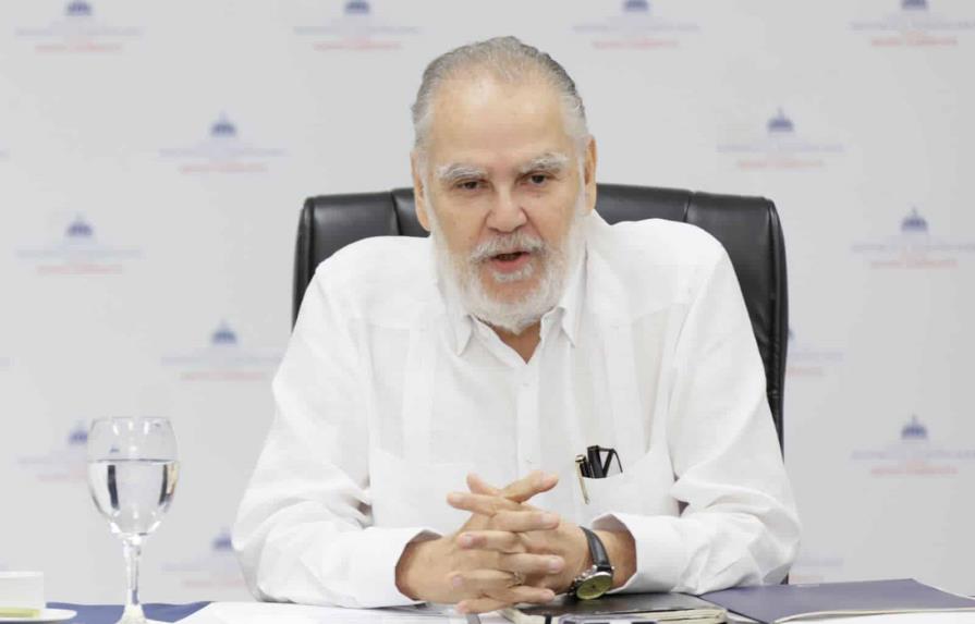 Ministro Miguel Ceara Hatton designa asesores interinos en Medio Ambiente