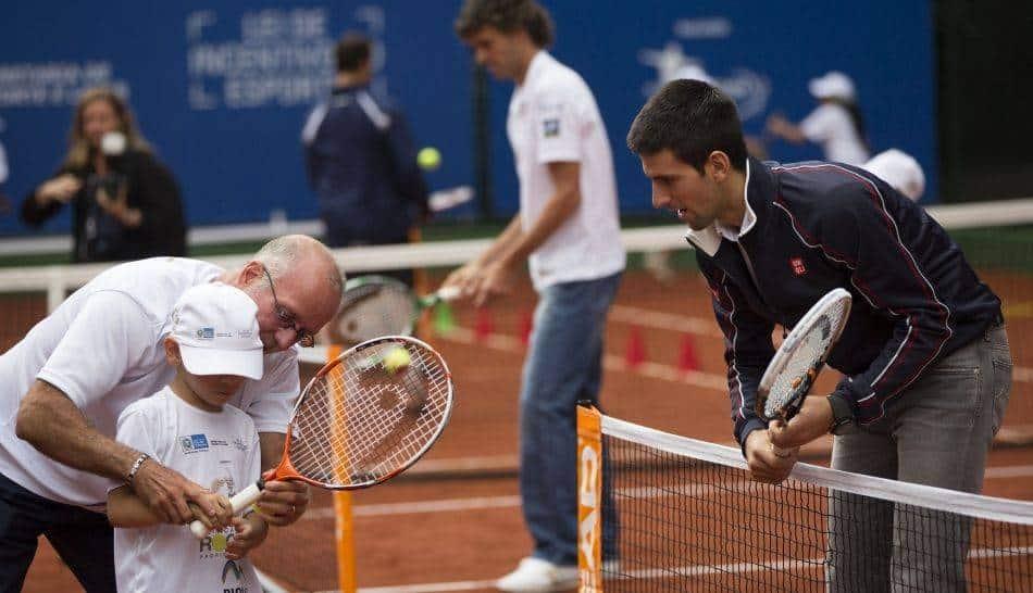 Novak Djokovic inaugura terrenos de tenis al lado de la pirámide bosnia