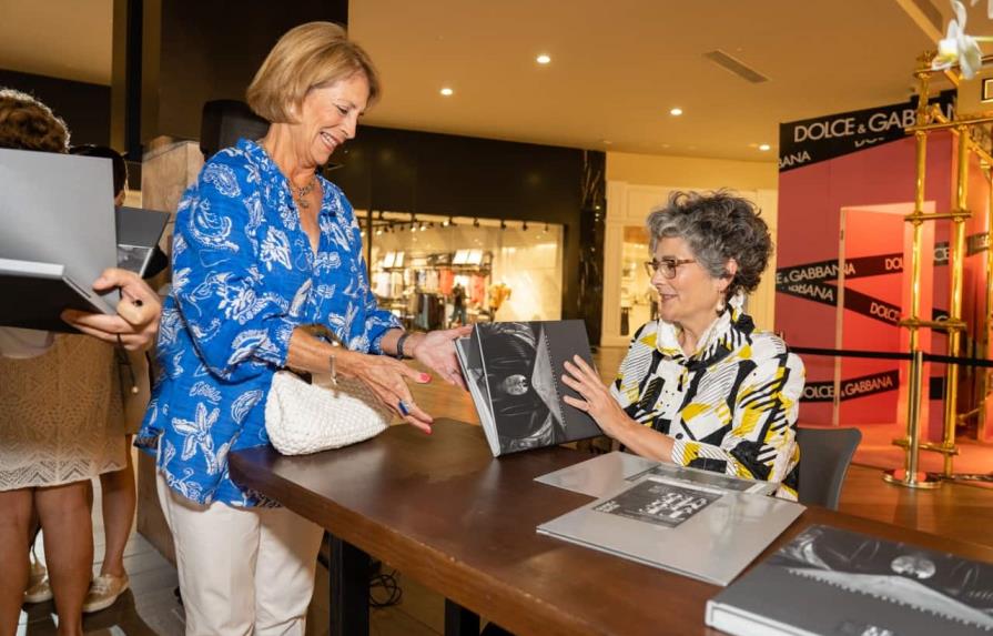 Presentan libro y obra “Te veo, Me veo” de Lidia León, en Punta Cana