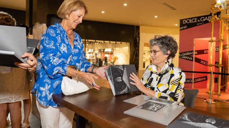 Presentan libro y obra “Te veo, Me veo” de Lidia León, en Punta Cana Presentan libro y obra “Te veo, Me veo” de Lidia León, en Punta Cana