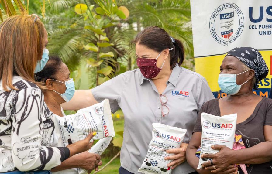 Directora de  USAID visita Monte Plata