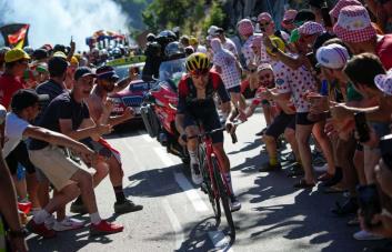 Pidcock gana en el Alpe d’Huez, Vingegaard sigue líder