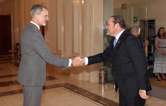 Rey Felipe VI de España recibe en audiencia al representante de la Cámara Oficial de Comercio de España en RD