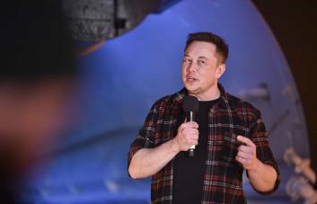 Musk tuvo que dar explicaciones oficiales por un tuit de la compra de Twitter