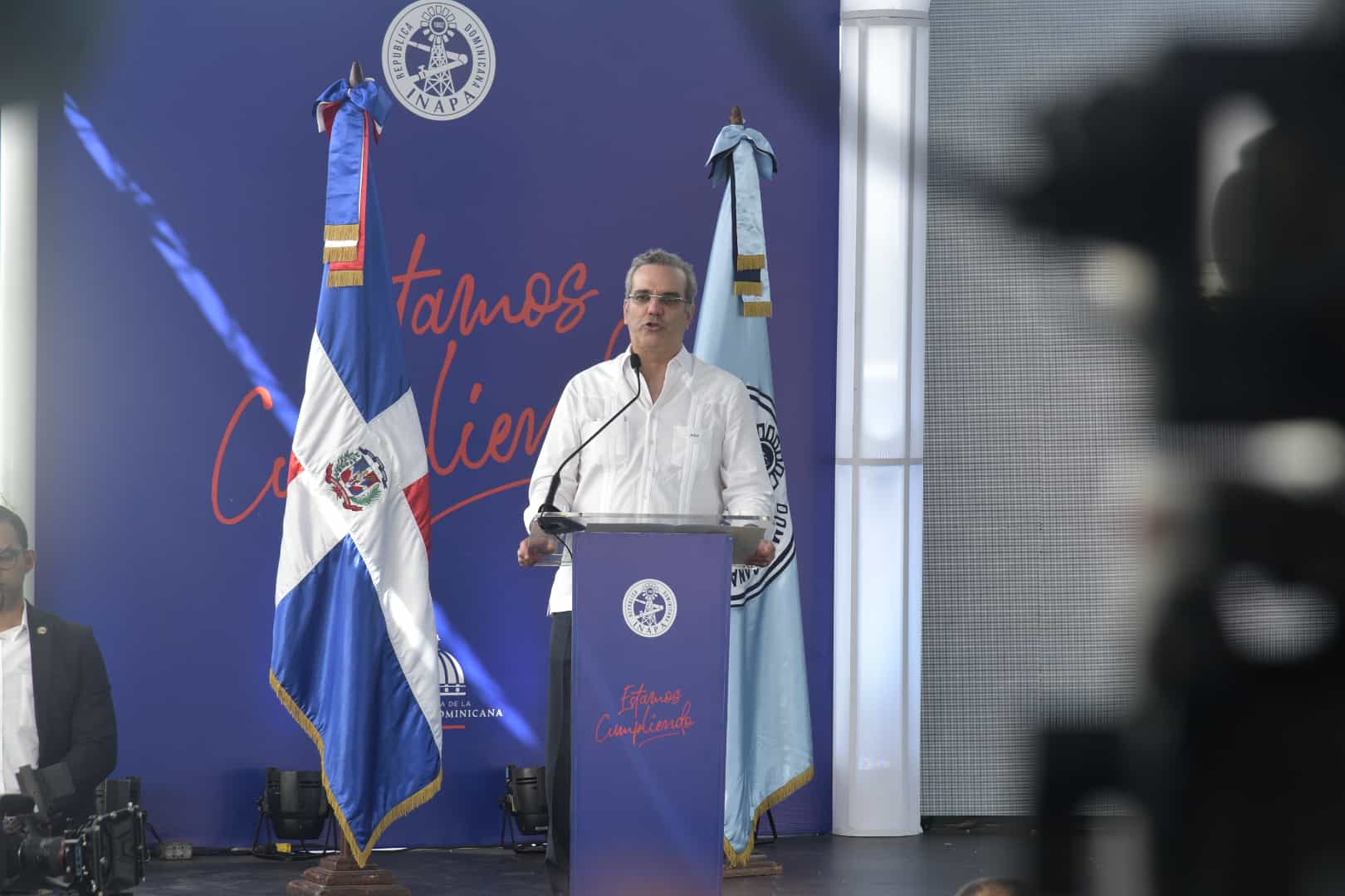 Abinader durante la entrega de la planta de tratamiento de aguas residuales.