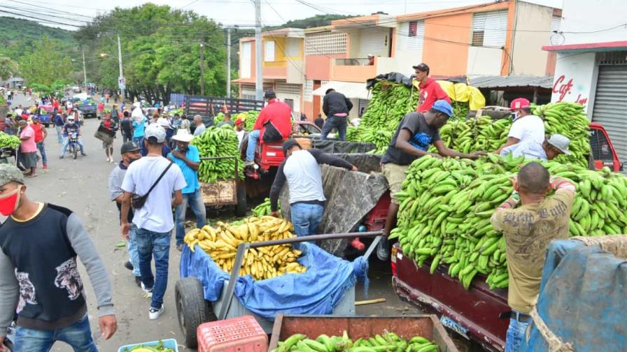 Comerciantes piden rescate del mercado Hospedaje Yaque y la creación del Merca Cibao