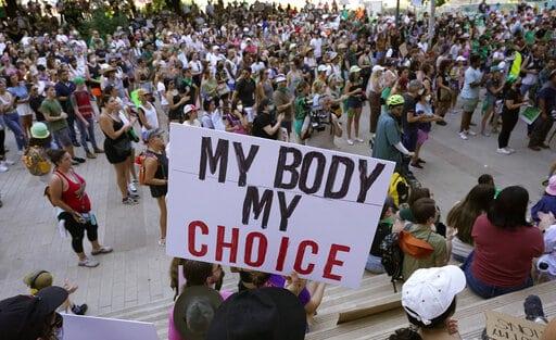 EEUU: Cámara baja aprueba restablecer acceso al aborto