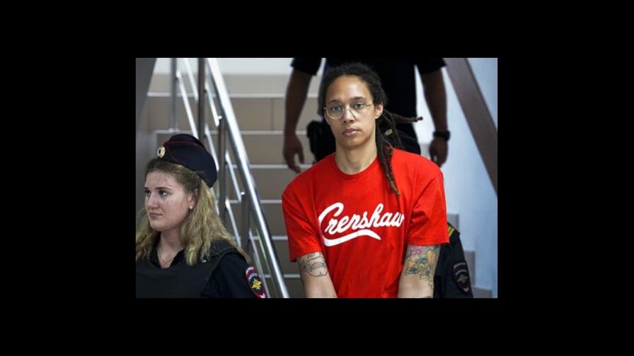 Basquetbolista Grinner recibe apoyo durante juicio en Moscú