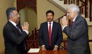 Primer ministro jura como presidente interino de Sri Lanka