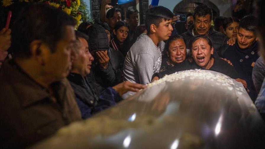 México: inician funerales por migrantes muertos en Texas