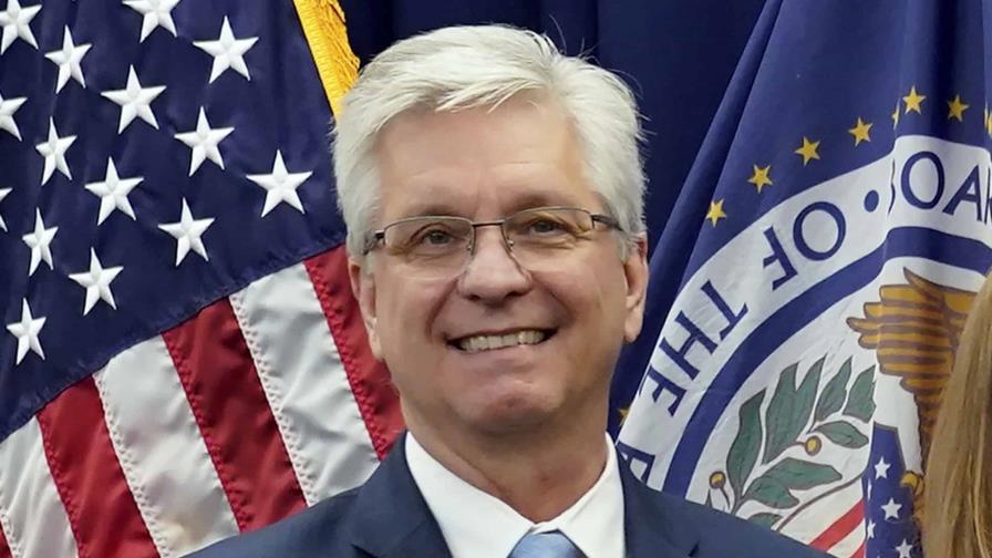 Miembro de Fed está de acuerdo con elevar tasas de interés en EEUU Miembro de Fed está de acuerdo con elevar tasas de interés en EEUU