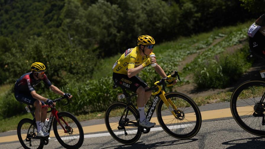 Doblete danés en el Tour; Pedersen gana la etapa y Vingegaard sigue de amarillo