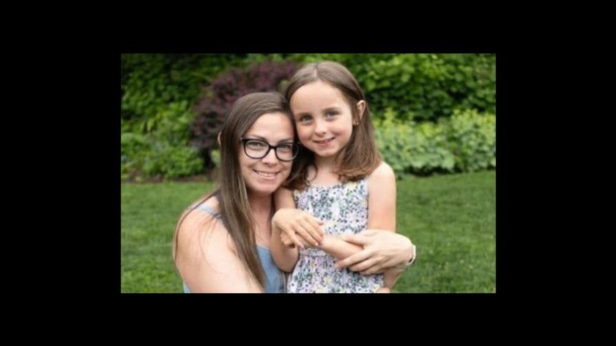 Familia organiza fiesta de “revelación de género” para hijo trans de ocho años