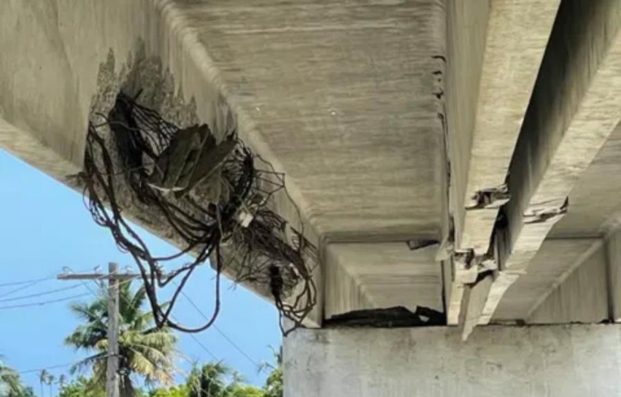 Denuncian puente peatonal del Soco en San Pedro de Macorís podría colapsar
