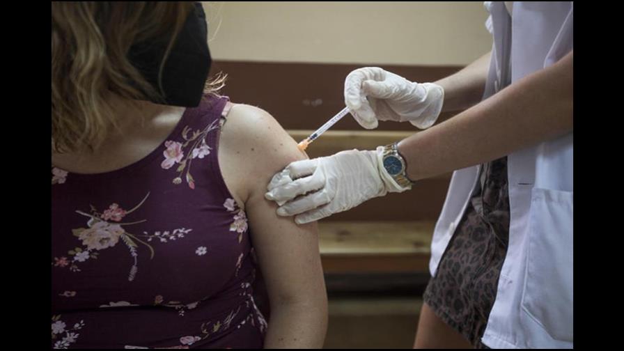 Vacuna anticovid aumentó el sangrado de la menstruación en el 42 % de mujeres Vacuna anticovid aumentó el sangrado de la menstruación en el 42 % de mujeres