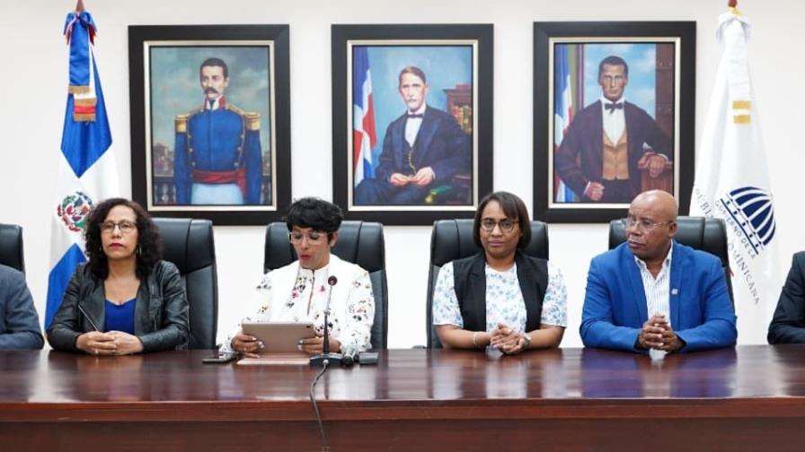 Minerd defiende compra de libros digitales