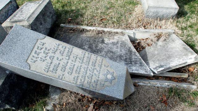Destruyen decenas de lápidas de un cementerio judío en Estambul