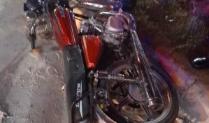 Accidente de tránsito deja un menor fallecido y una persona herida en La Altagracia