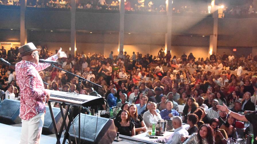 El merengue vuela muy alto en el Jaragua con una veintena de intérpretes de los 80