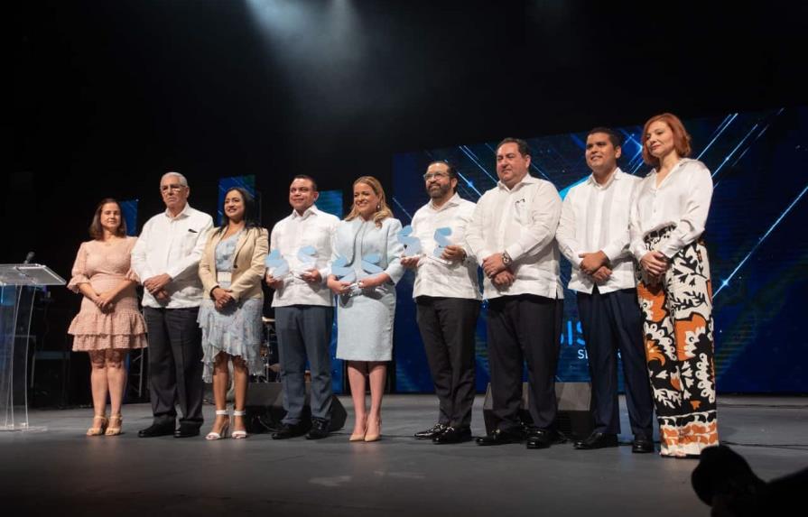 Hospitales Hugo Mendoza y Ney Arias Lora, los más galardonados en Premio al Mejor Desempeño