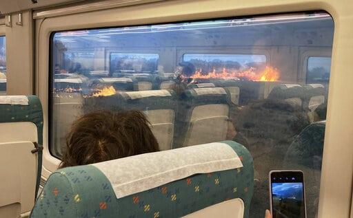Tren de pasajeros se detuvo en España frente a un incendio