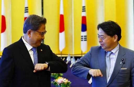 Japón y Surcorea prometen mejorar sus relaciones con Estados Unidos