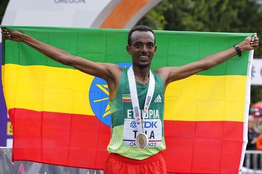 Tola gana maratón y Etiopía hace el 1-2 en el Mundial